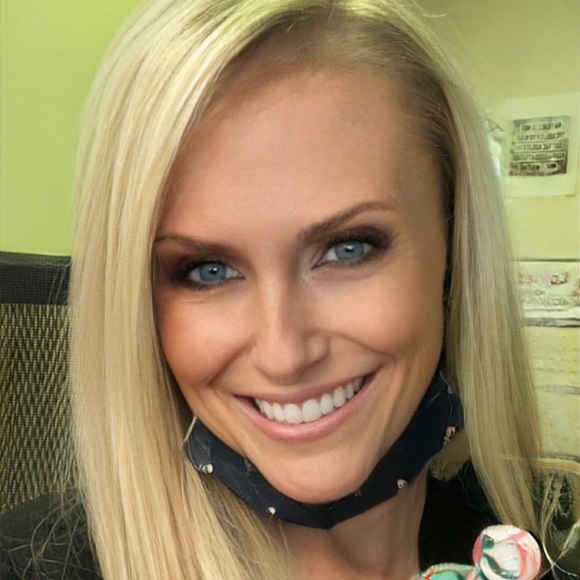 Meet your Posher, Cindy - Picture 1 of 1